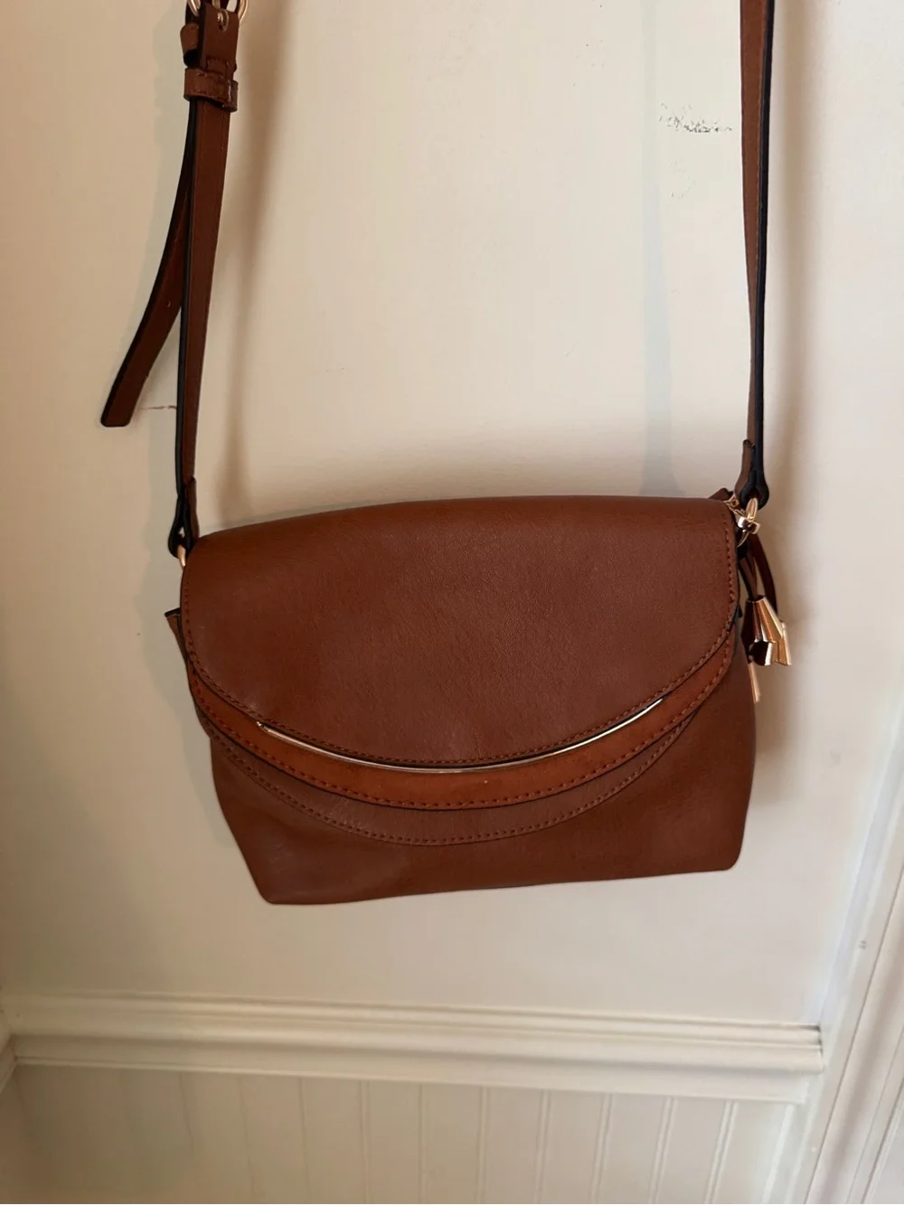 Brown LC Lauren Conrad Blair crossbody bag rose gold-tone and adjustable strap